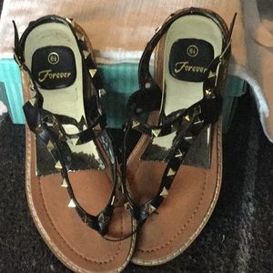 Super Cute spike slip on thong sandals!😍🔥